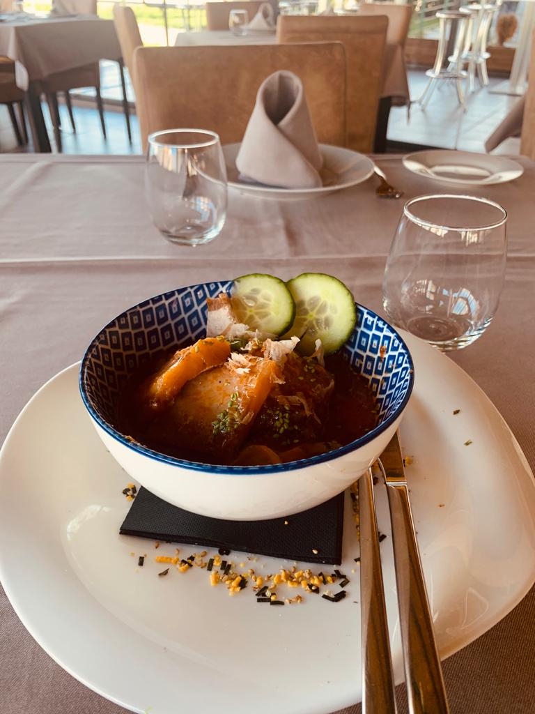 Restaurante La Lola — Comida y bebida