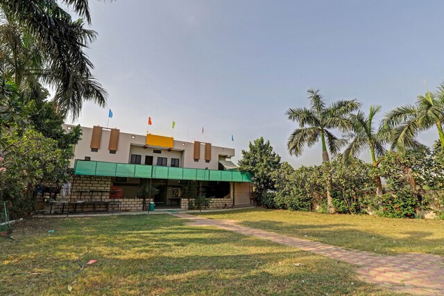 Oyo 83837 Hotel Shiv Regency