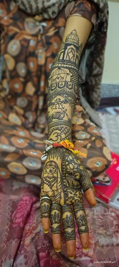 Mona Shine Makeover Academy