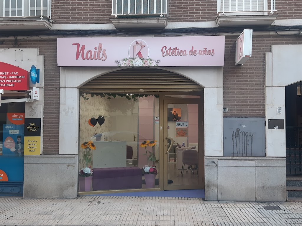 Nails Duran — Exterior