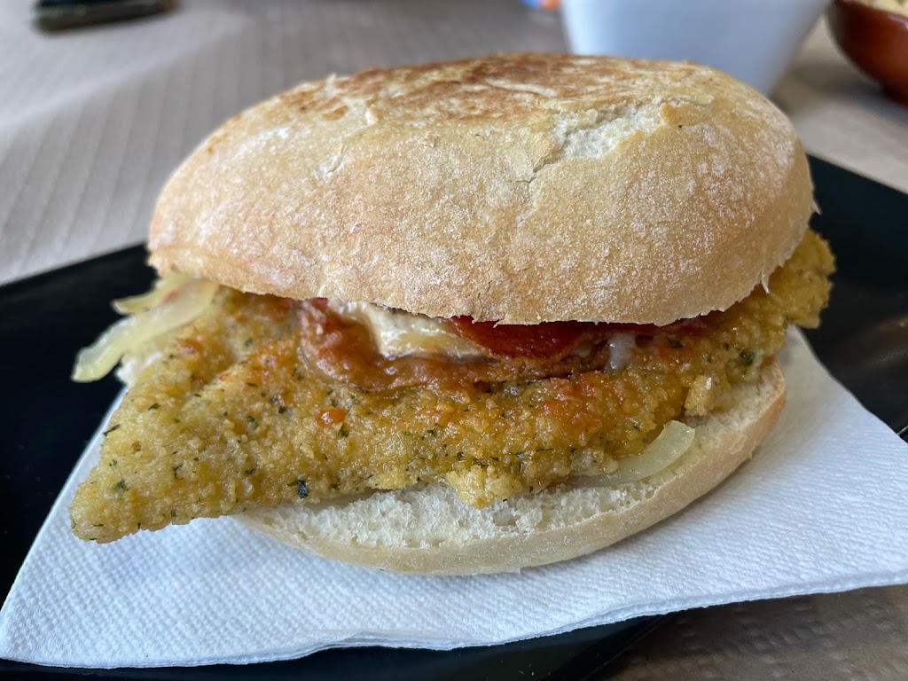 Bar Cafeteria Tina — Comida y bebida