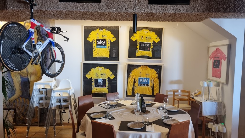 Tolos Bar & Restaurant