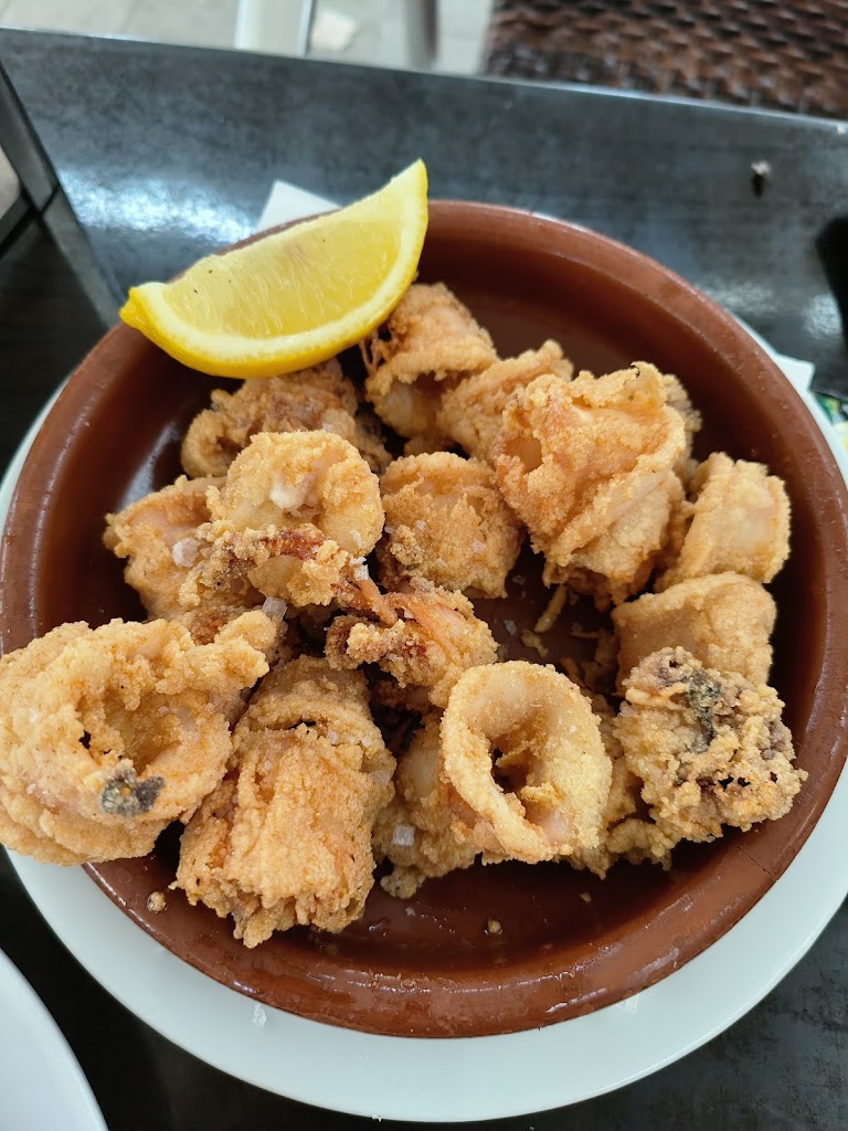 Salmeron Cafeteria Restaurant — Comida y bebida