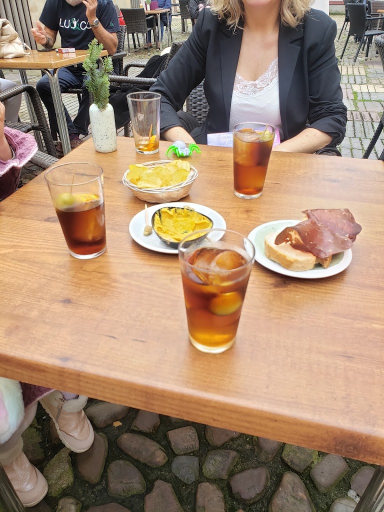 La Morena — Comida y bebida