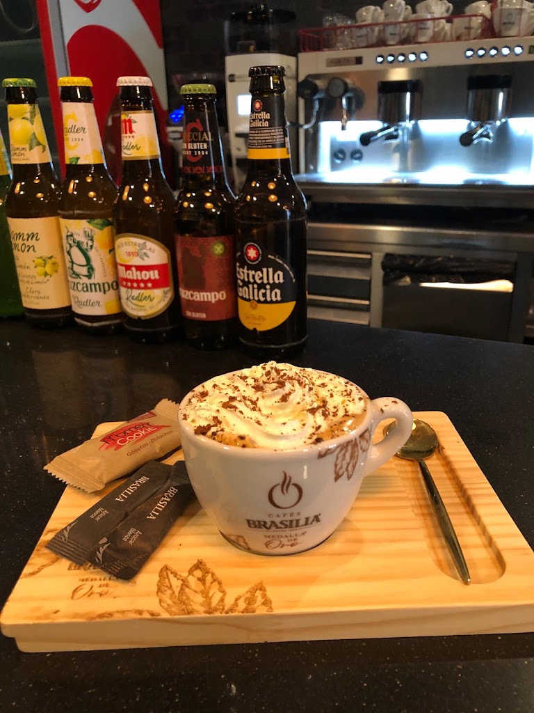 Cafune Bar and Lounge — Comida y bebida