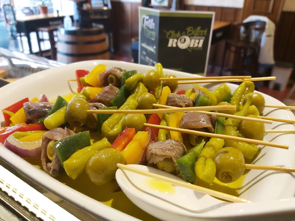 Club de Billar Cafeteria ROBI — Comida y bebida