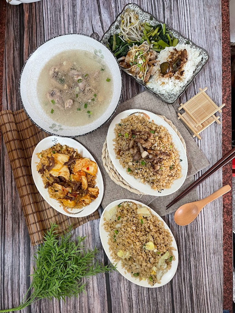 洪記小吃X犇屋日式簡餐 的照片
