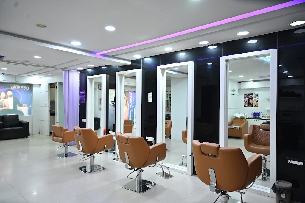 Naturals Salon Unisex Hair Style Salon Beauty Parlour Hair Salon Bridal Makeup In Chandanagar Serilingampally