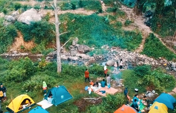 Batu Gurat Riverside Camping