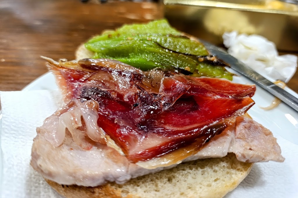 Meson La Plaza — Comida y bebida