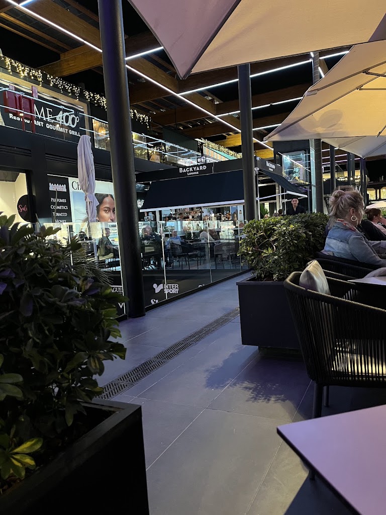 Backyard Lounge — Ambiente