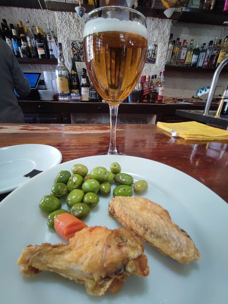 Meson "Los Arcos" — Comida y bebida