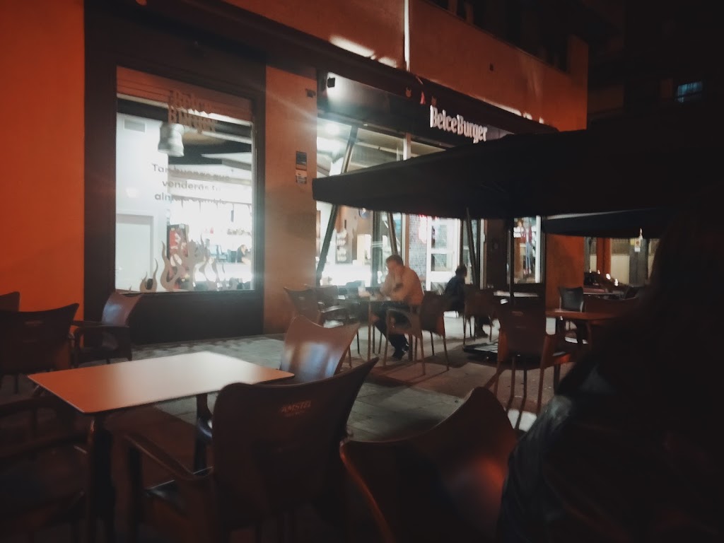 Hamburgueseria Belceburger. Raciones, ensaladas y perritos — Ambiente