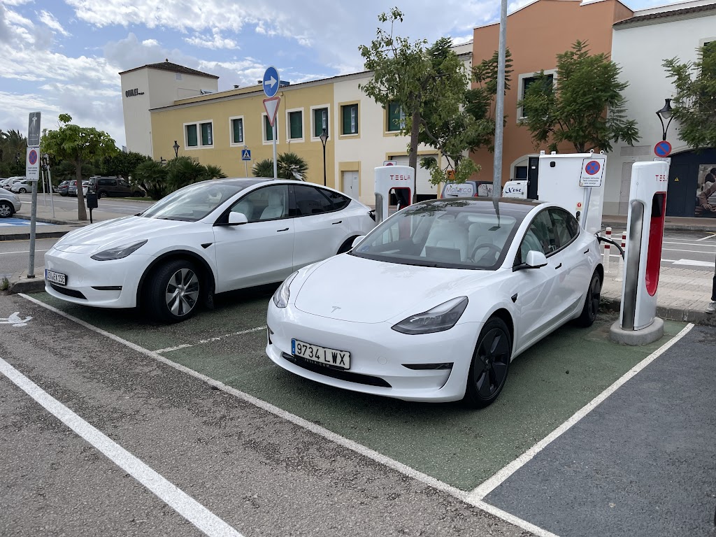 Tesla Supercharger