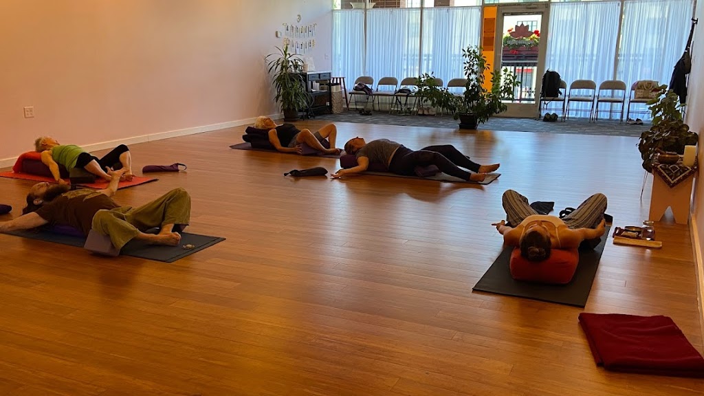  Eugene Yoga 5th Street Market