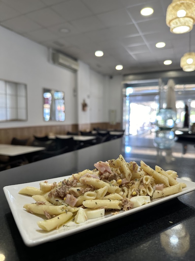 PIKAMA Cafe - Bar — Comida y bebida