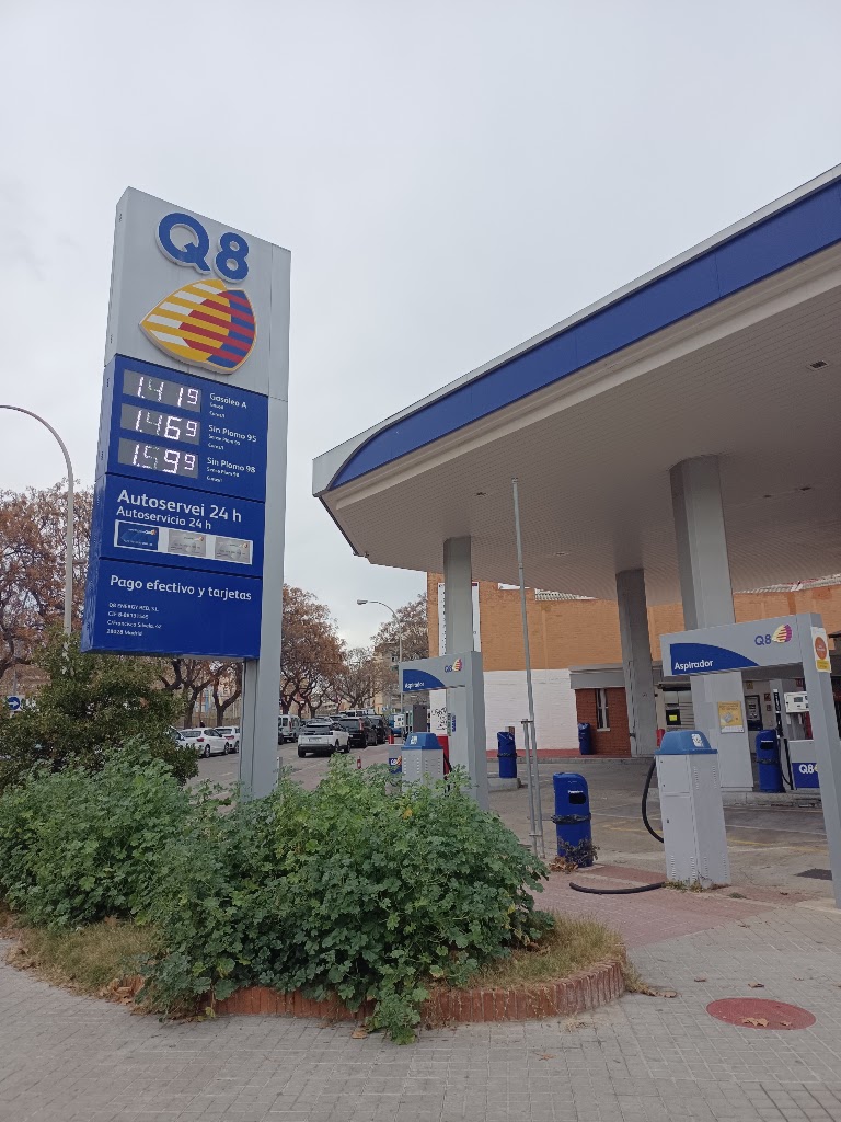 Q8 Gasolinera Alps — Estacion de servicio