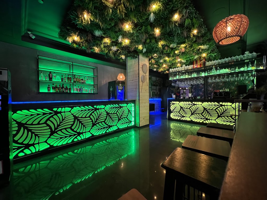 Budsu - Bar de Copas Torre del Mar Gintonic Pub Cocktails — Ambiente