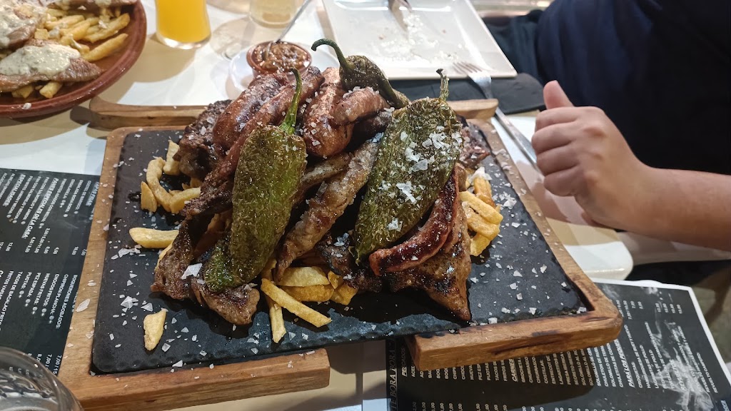 RESTAURANTE BORA BORA II* CARNES A LA BRASA — Comida y bebida