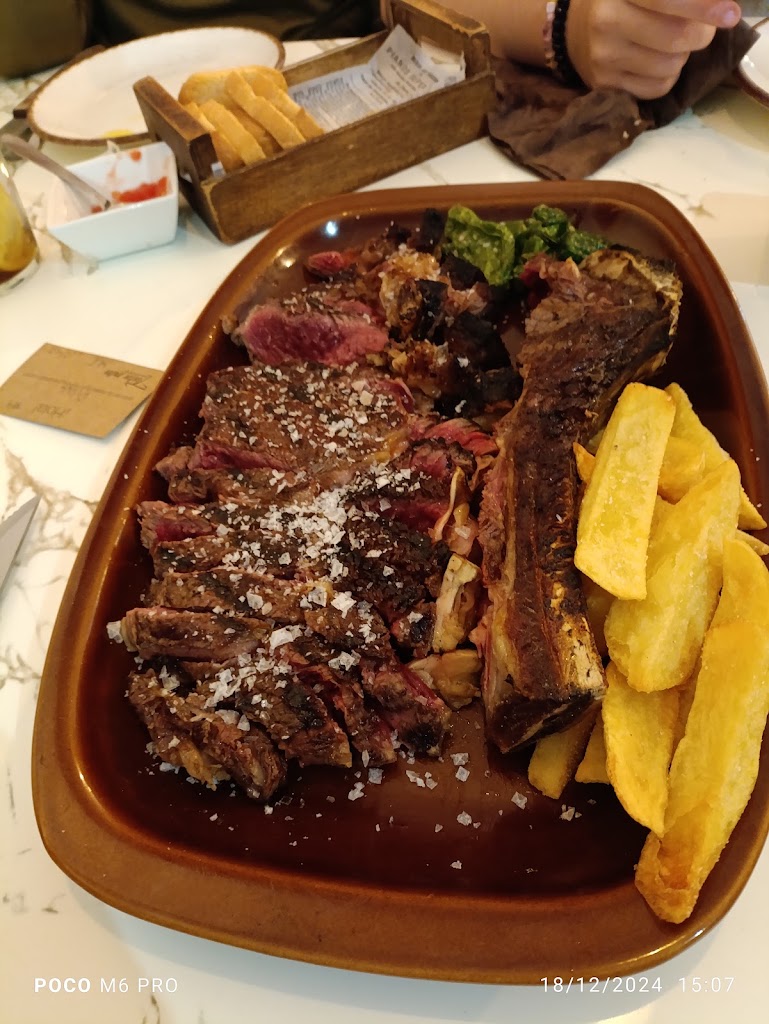 Restaurante Tuta Pita — Comida y bebida
