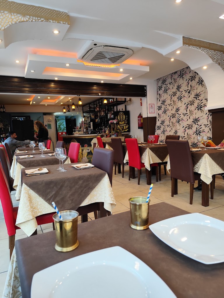 Harry's Restro - Cocina Hindu — Ambiente