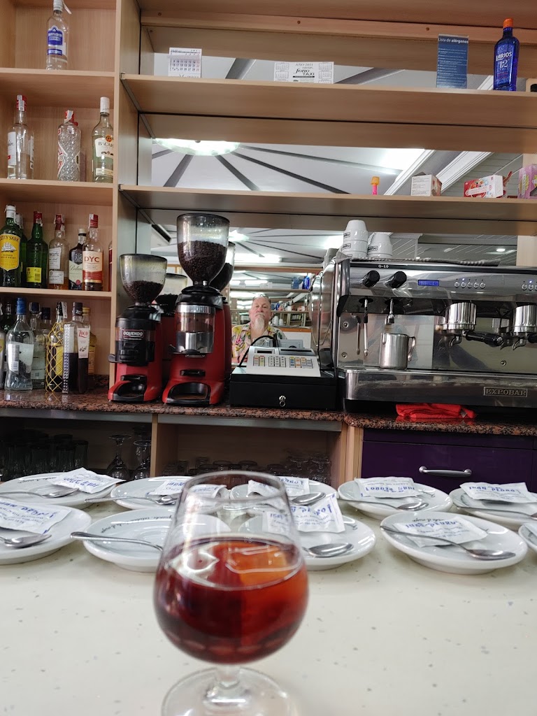 Cafeteria Juan Pedro — Comida y bebida