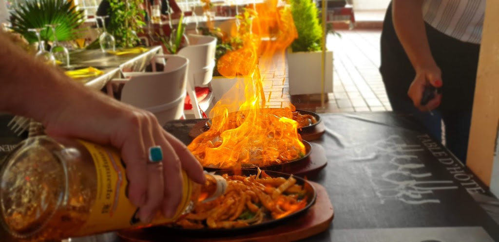 Exiles Bar — Comida y bebida