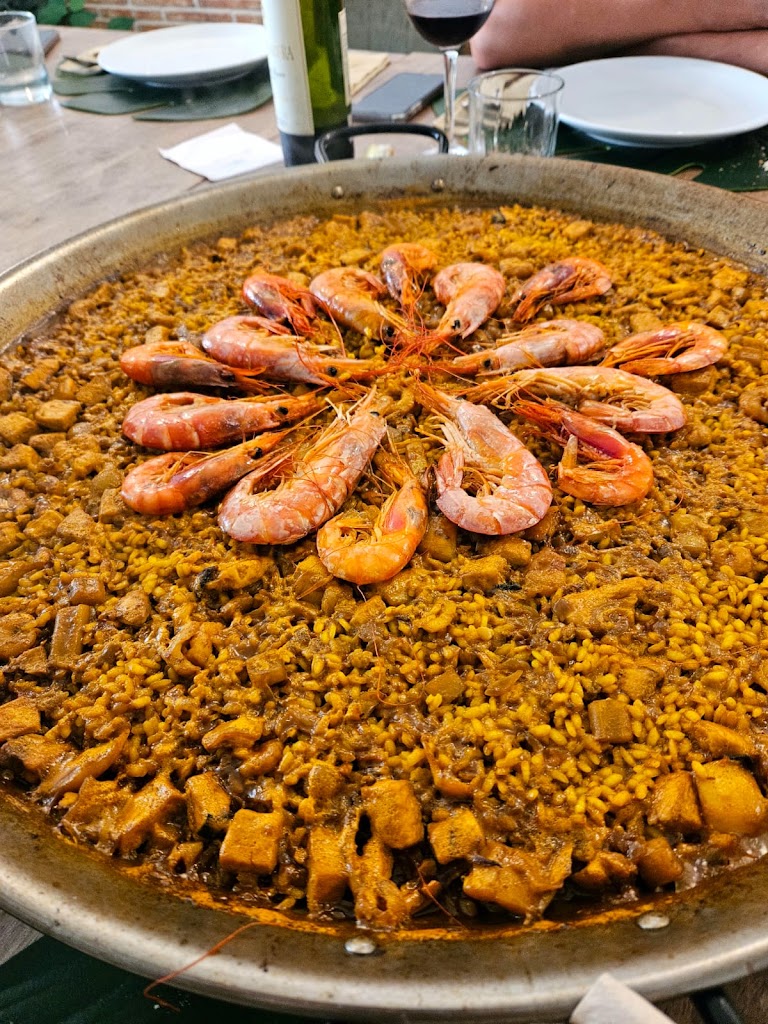 El Tardeo. Food and gin — Paella