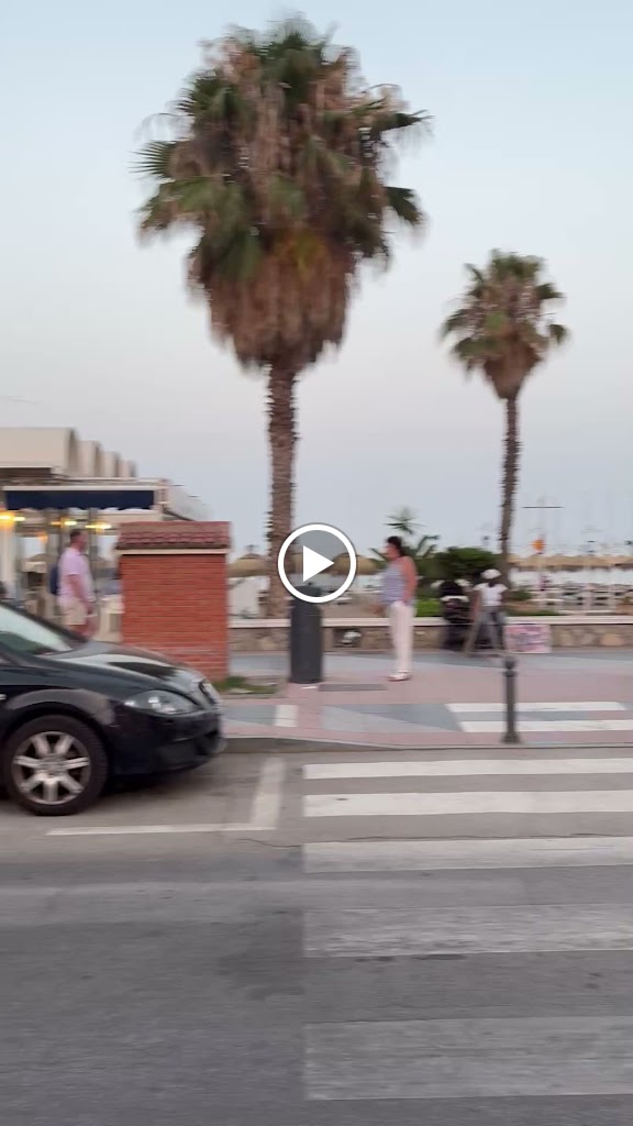 FARMACIA BAJONDILLO FLorencia M Jerez Cardenete — Videos