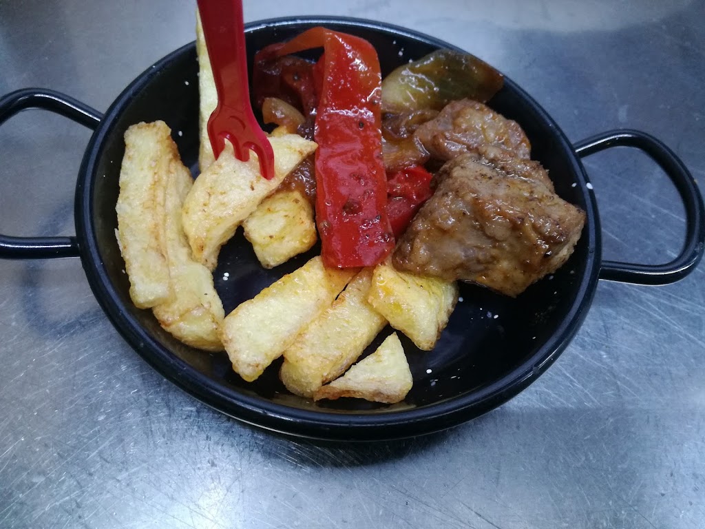 Plaza Cerveceria — Comida y bebida