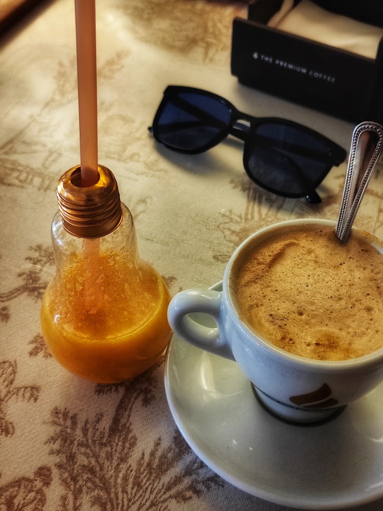Cafe-Bar El Cazador — Comida y bebida