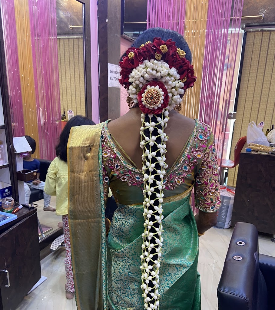 Manoo S Beauty Parlour Training Institute In Vijayawada Services Hydra Facials Bridal Make Up Artist Hairdresser