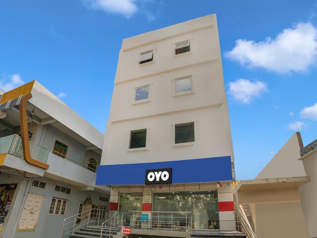 Oyo Flagship 812935 Hotel As Residency