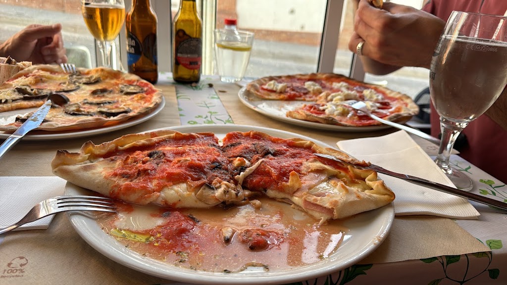 Pizzeria Agora Arcos — Comida y bebida