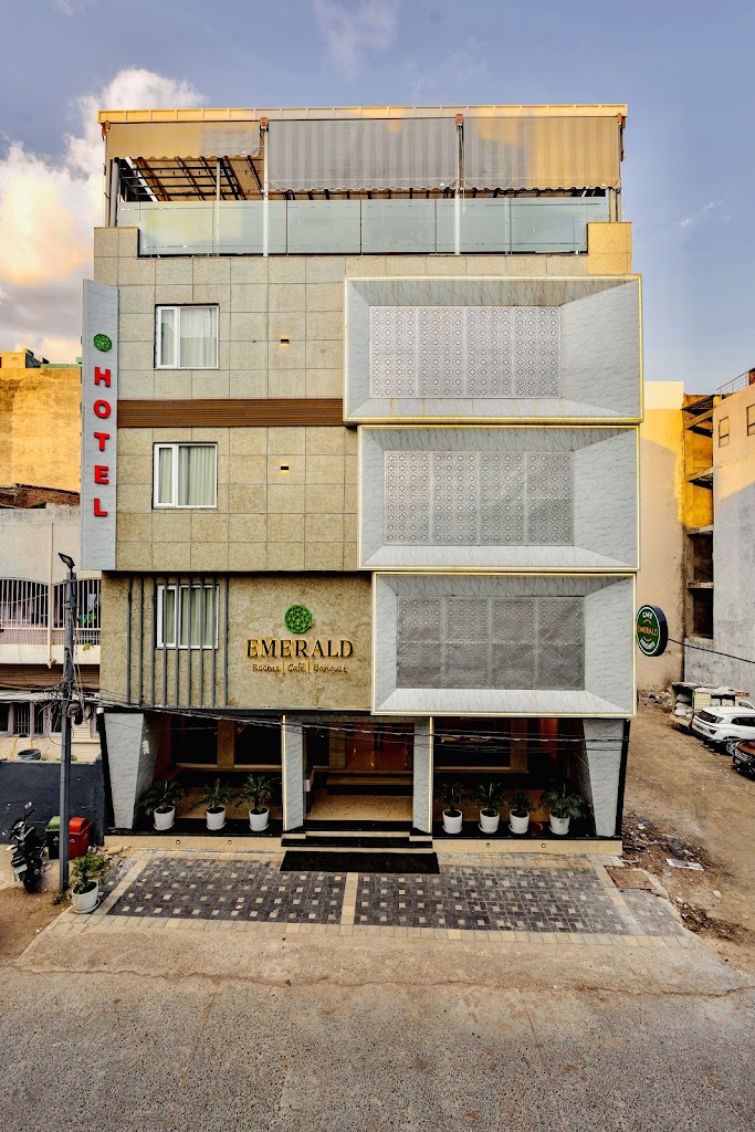 Hotel Emerald