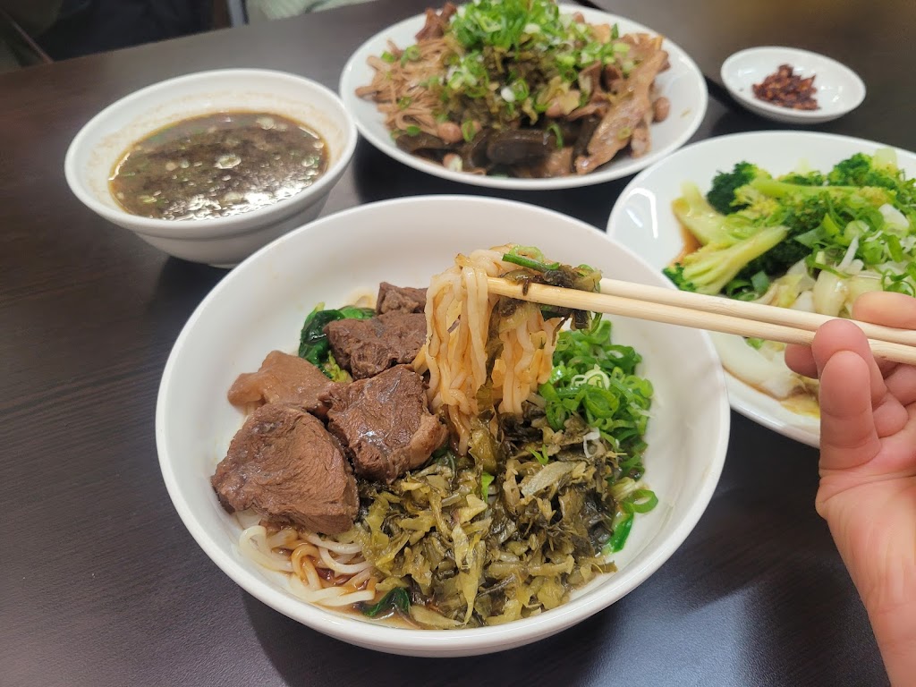 【蛙囍滷味】南投草屯總店&小店牛肉麵 的照片