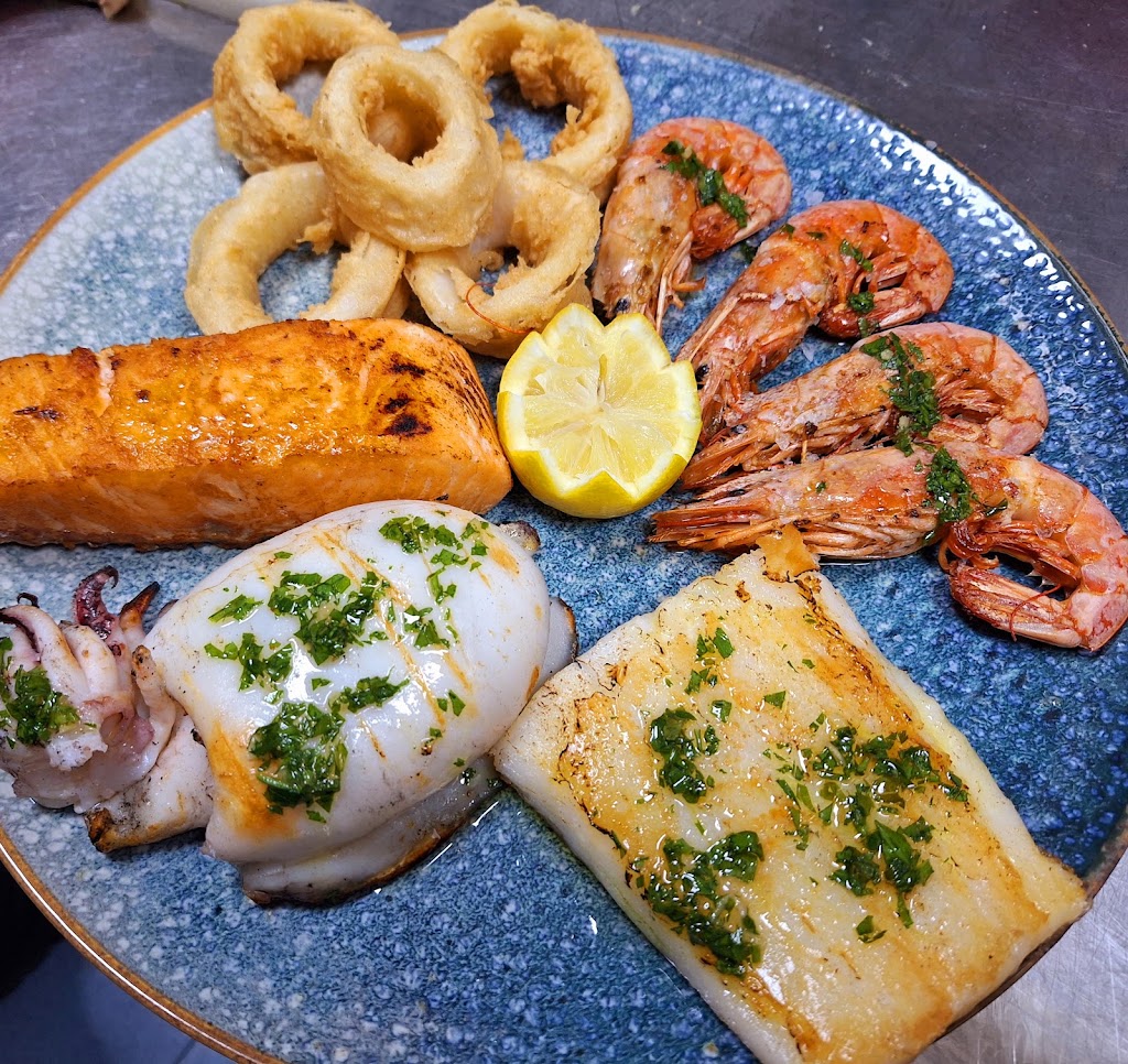 El Tardeo. Food and gin — Comida y bebida