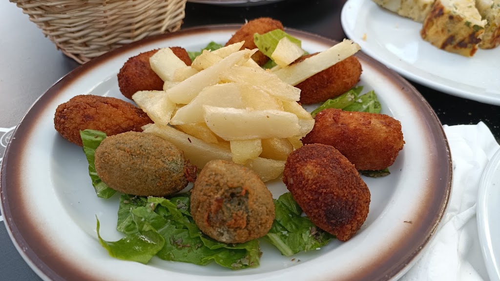 Asador Casa Luis — Comida y bebida