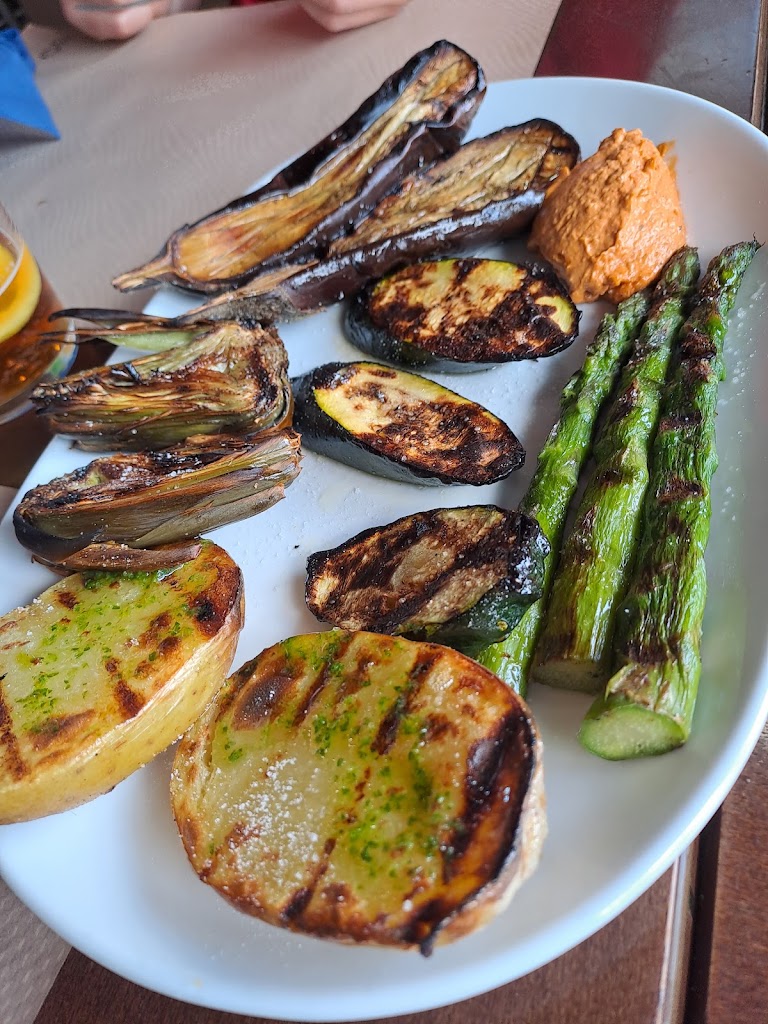 BAR YIJIA — Comida y bebida