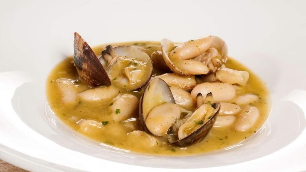 Cafeteria Restaurante Tornado — Comida y bebida