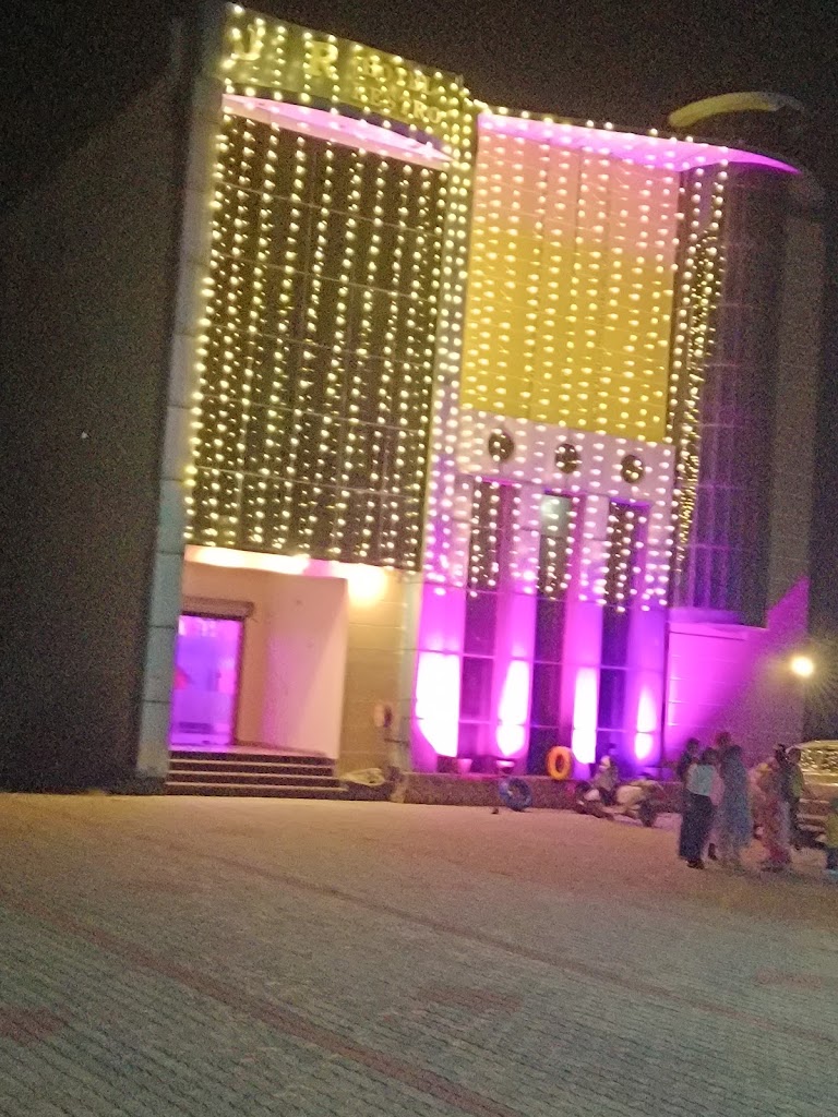 Hotel J R