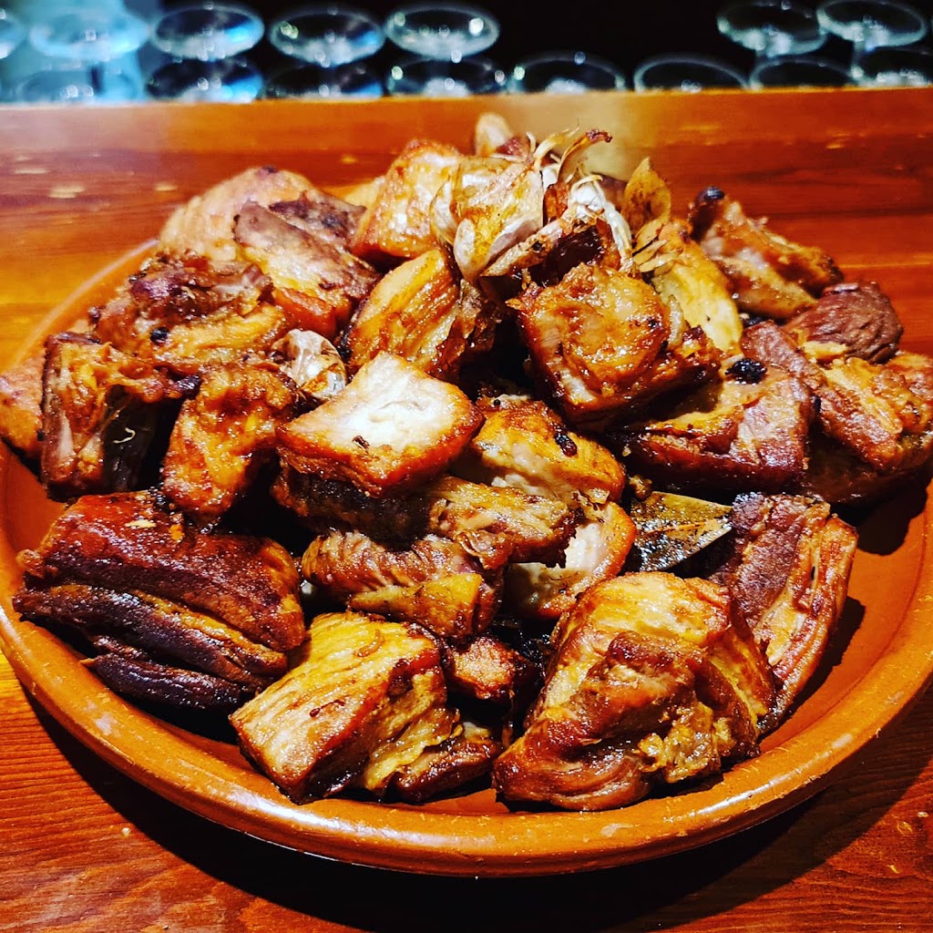 Bodeguita La Iberica — Comida y bebida