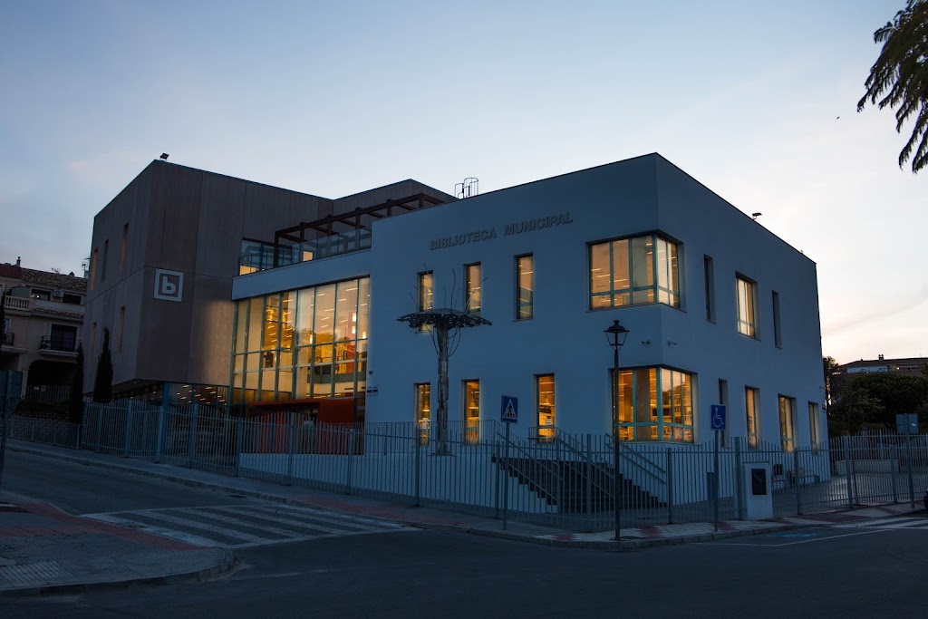 Biblioteca Publica Municipal Antonio Garrido Moraga — Del propietario