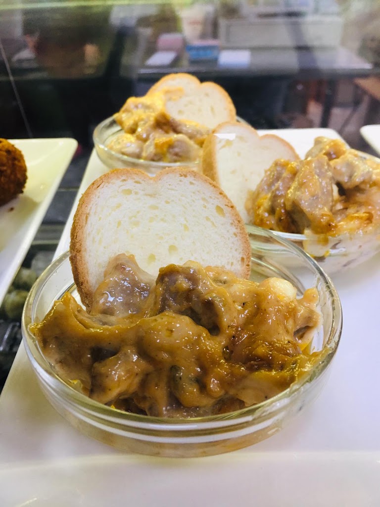 Tapas y Amigos — Comida y bebida