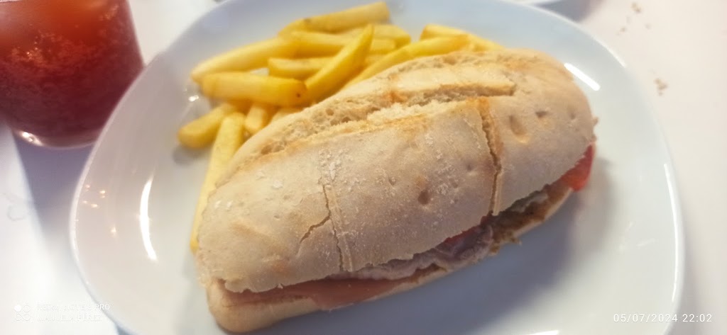 Bar La Rubia del Cafe — Comida y bebida