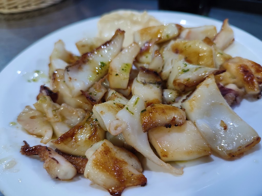 Cerveceria Bar Calavera — Comida y bebida