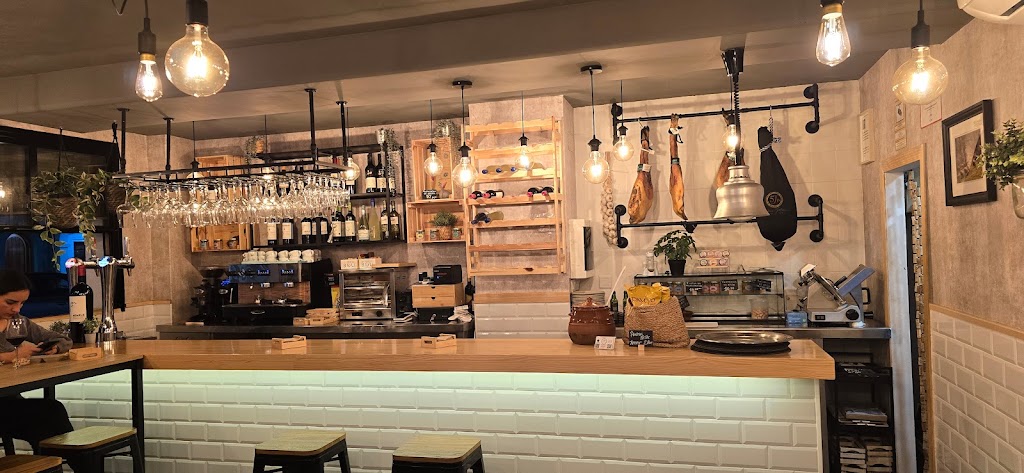 La Taberna de San Francisco * Abaceria * Tapas bar — Ambiente