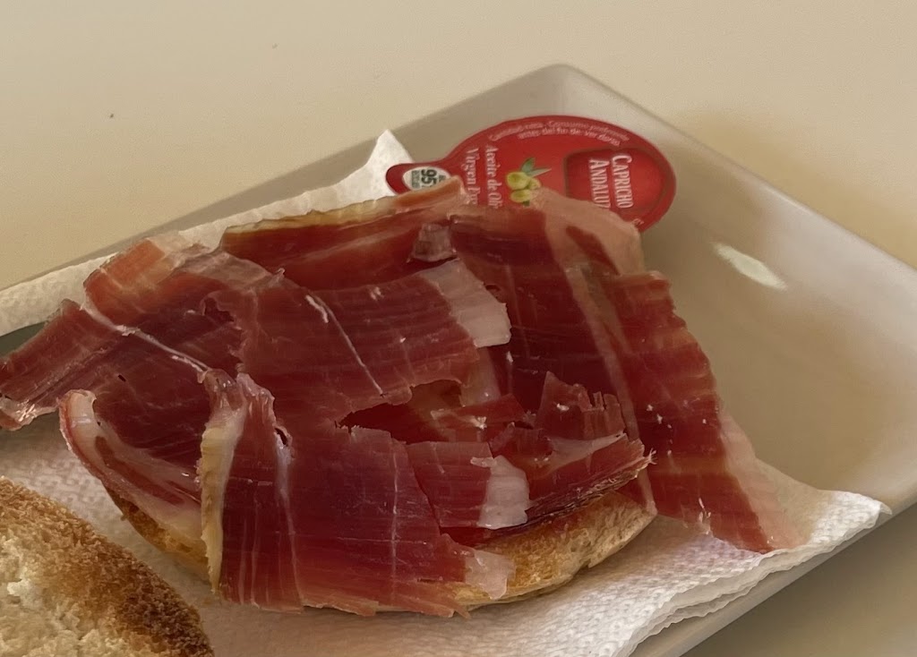 Bar Nuevo Tropezon — Comida y bebida