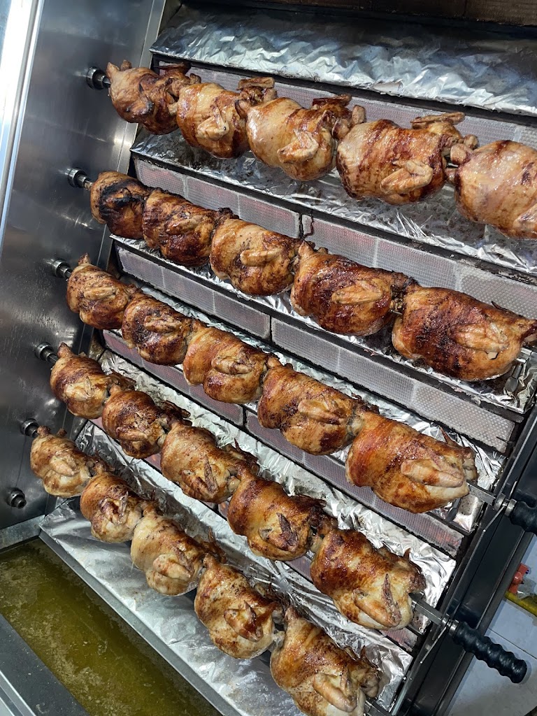 Pilar El Pollo — Comida y bebida