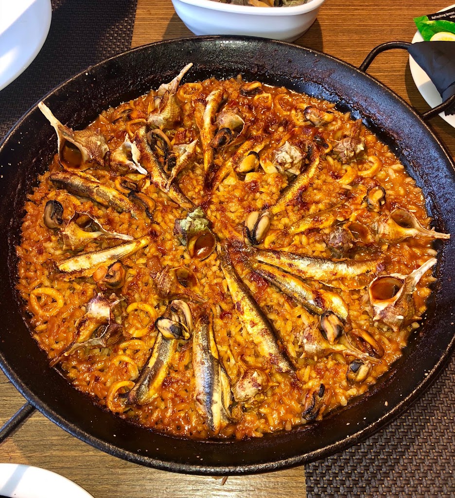 Mix La Pineda Restaurant — Paella